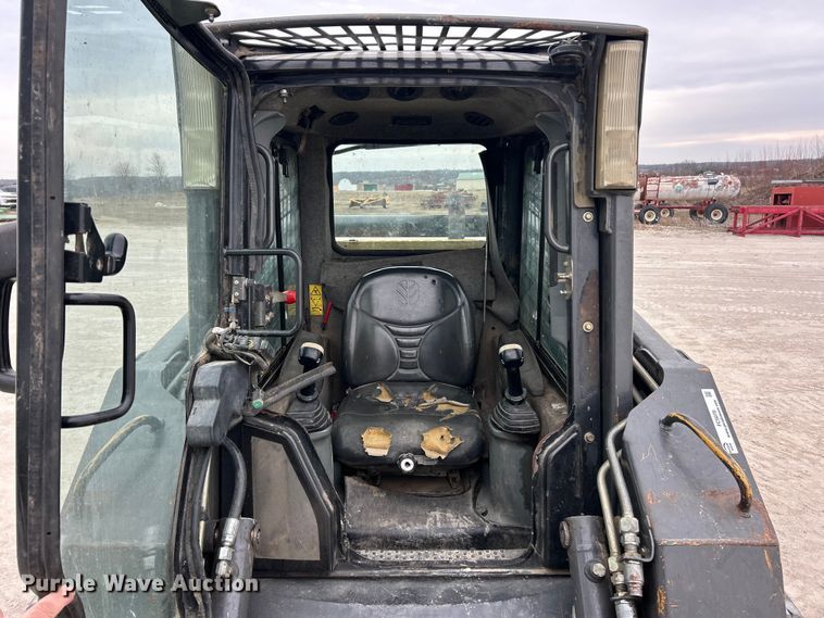 image for item FC5070 New Holland C190 skid steer loader