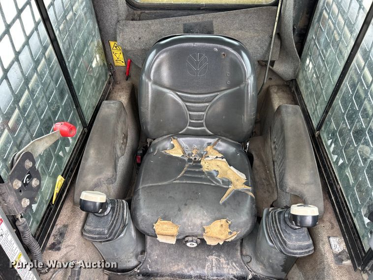 image for item FC5070 New Holland C190 skid steer loader