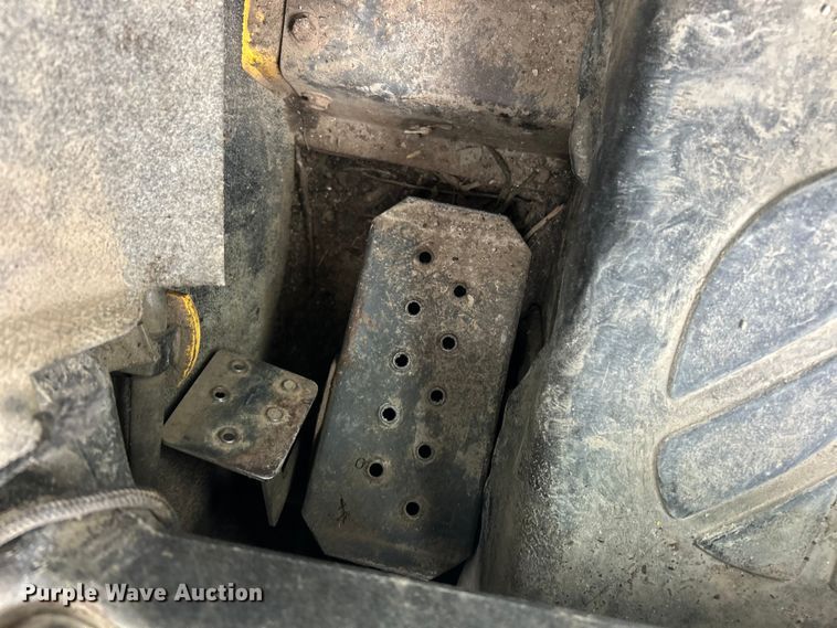 image for item FC5070 New Holland C190 skid steer loader