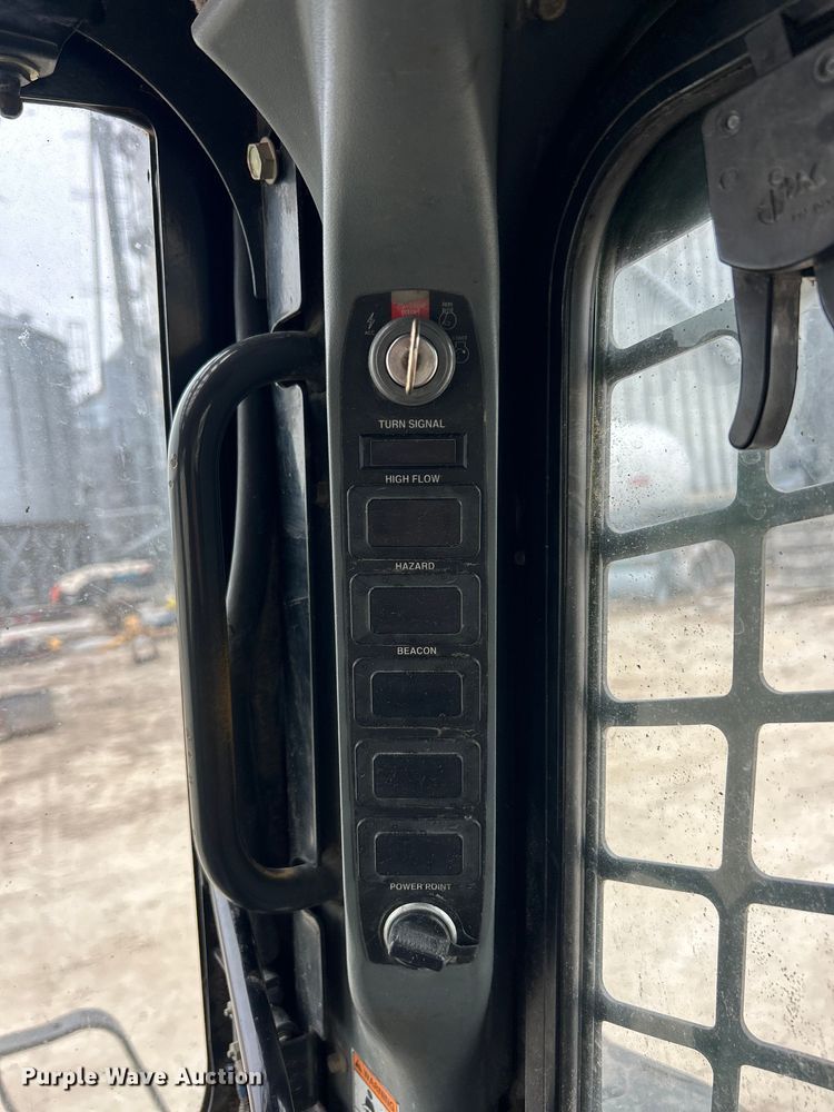 image for item FC5070 New Holland C190 skid steer loader