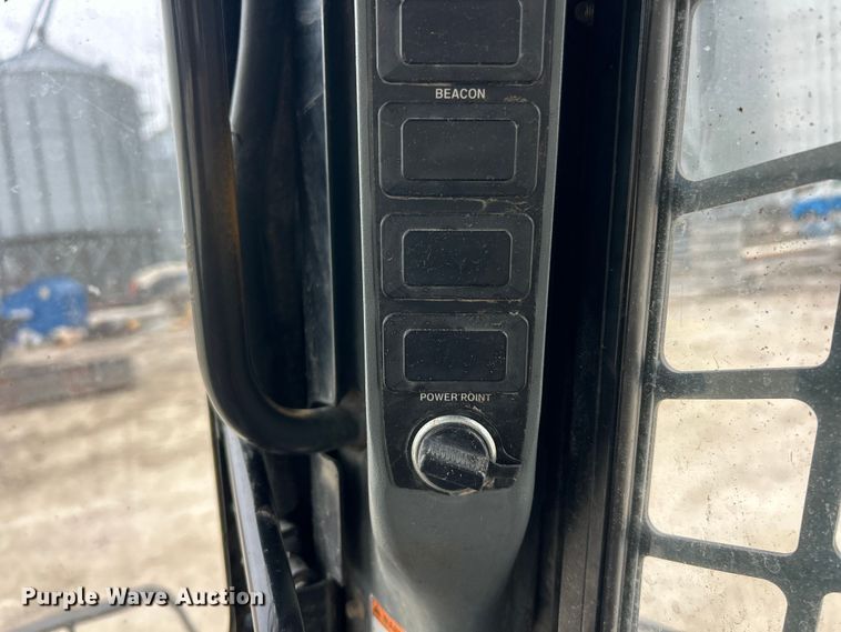 image for item FC5070 New Holland C190 skid steer loader