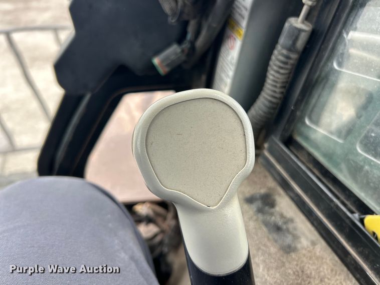 image for item FC5070 New Holland C190 skid steer loader