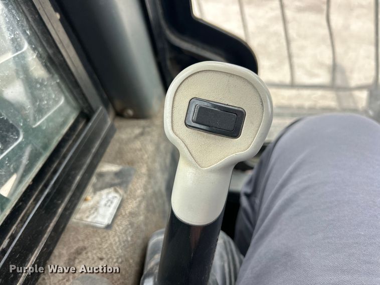 image for item FC5070 New Holland C190 skid steer loader