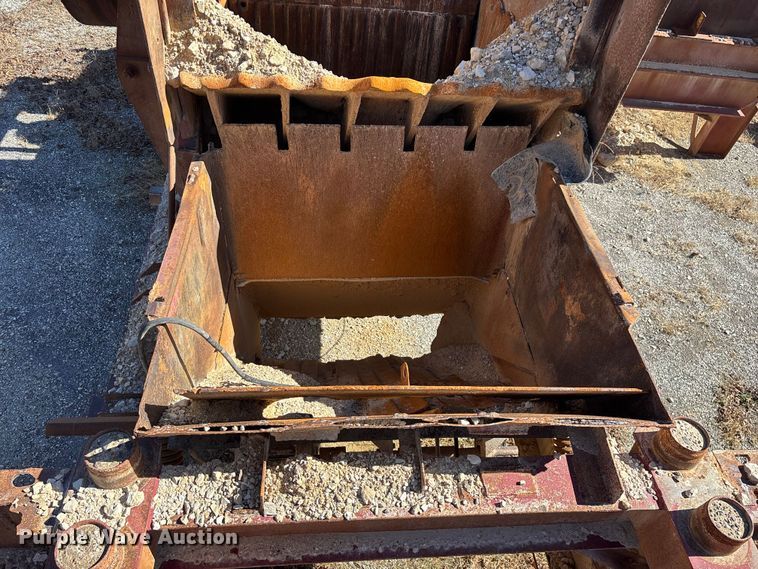 image for item FG0083 Pioneer 2854 jaw crusher
