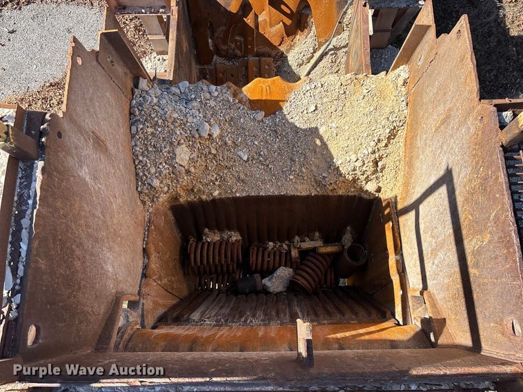 image for item FG0083 Pioneer 2854 jaw crusher