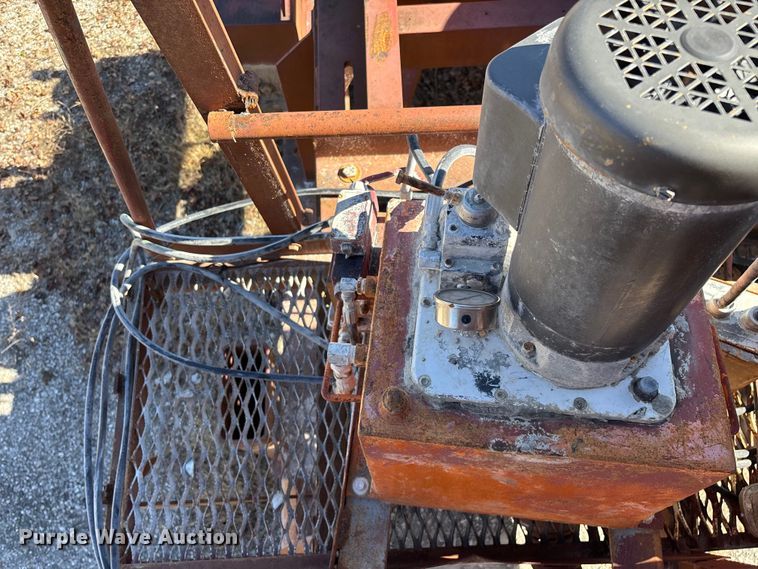 image for item FG0083 Pioneer 2854 jaw crusher