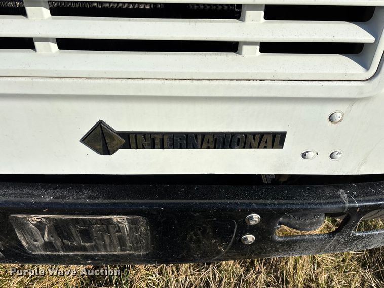 image for item FG0092 2001 International 4700 flatbed truck