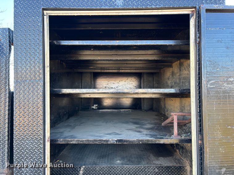 image for item FG0092 2001 International 4700 flatbed truck