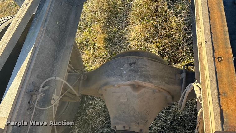 image for item FG0092 2001 International 4700 flatbed truck