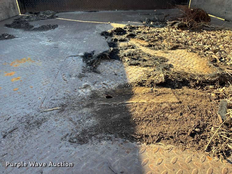 image for item FG0092 2001 International 4700 flatbed truck