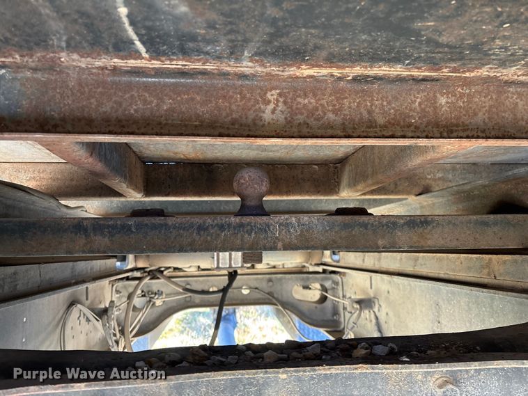 image for item FG0092 2001 International 4700 flatbed truck