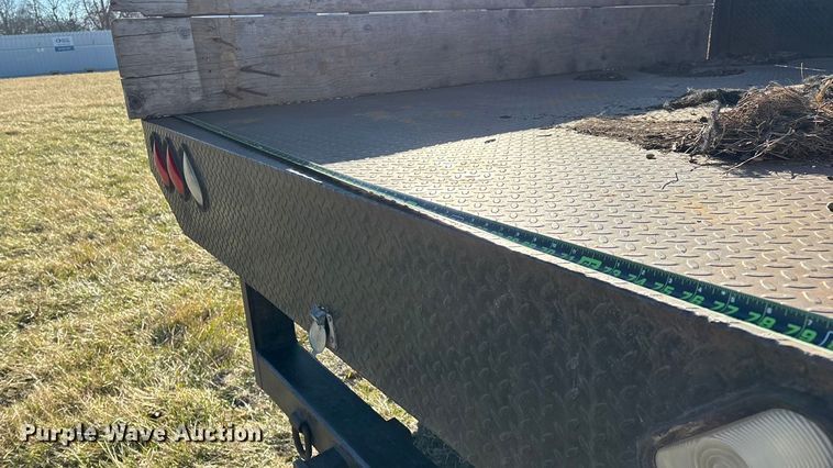 image for item FG0092 2001 International 4700 flatbed truck