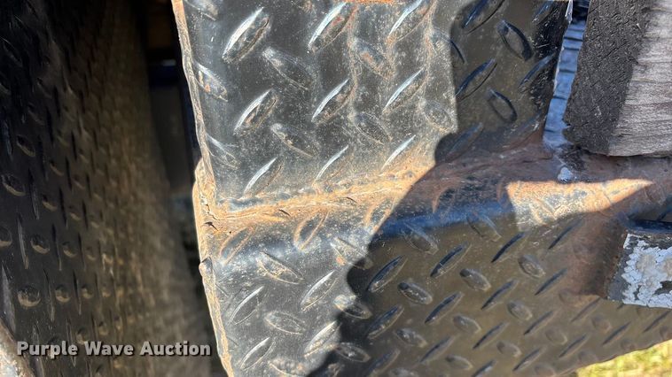 image for item FG0092 2001 International 4700 flatbed truck