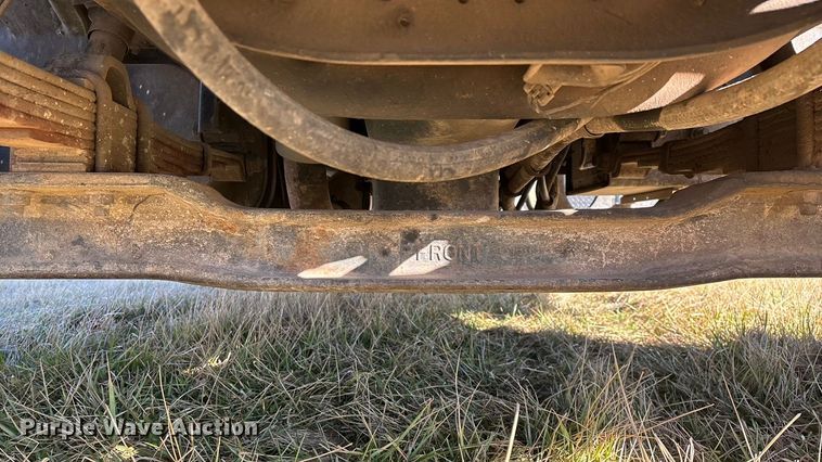 image for item FG0092 2001 International 4700 flatbed truck