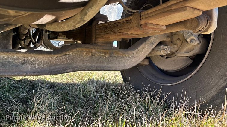 image for item FG0092 2001 International 4700 flatbed truck