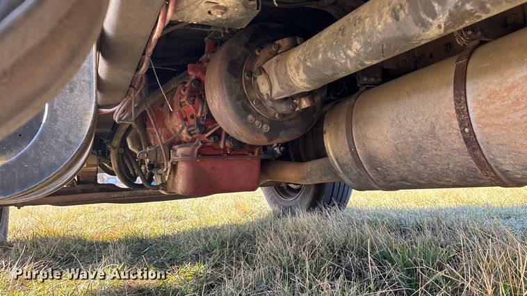 image for item FG0092 2001 International 4700 flatbed truck