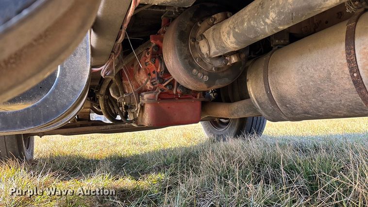 image for item FG0092 2001 International 4700 flatbed truck