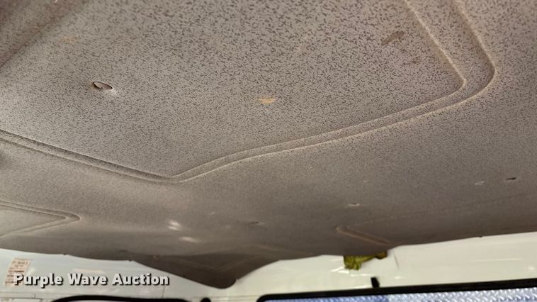 image for item FG0092 2001 International 4700 flatbed truck