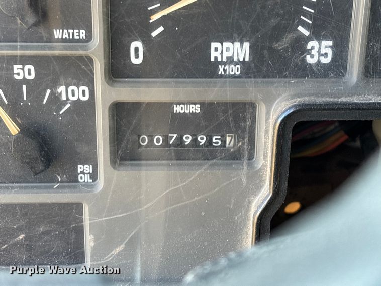 image for item FG0092 2001 International 4700 flatbed truck