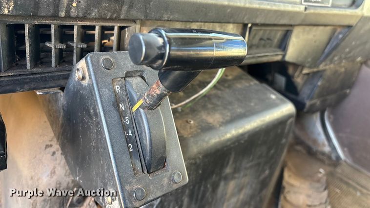 image for item FG0092 2001 International 4700 flatbed truck