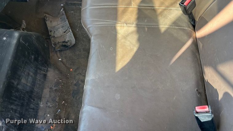 image for item FG0092 2001 International 4700 flatbed truck