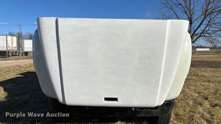 image for item FG0092 2001 International 4700 flatbed truck