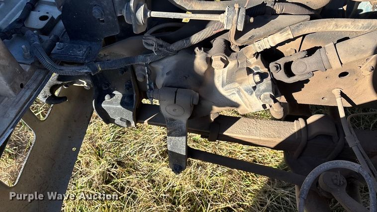 image for item FG0092 2001 International 4700 flatbed truck