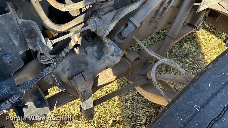 image for item FG0092 2001 International 4700 flatbed truck