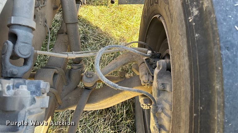 image for item FG0092 2001 International 4700 flatbed truck