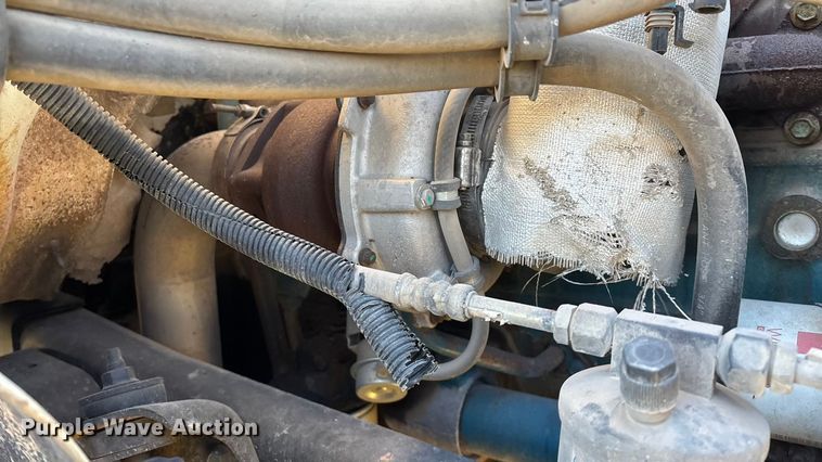 image for item FG0092 2001 International 4700 flatbed truck