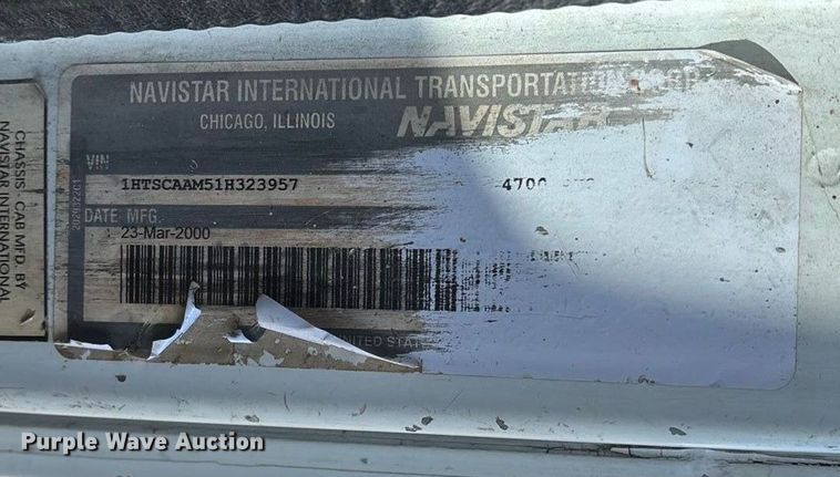 image for item FG0092 2001 International 4700 flatbed truck