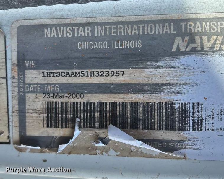 image for item FG0092 2001 International 4700 flatbed truck