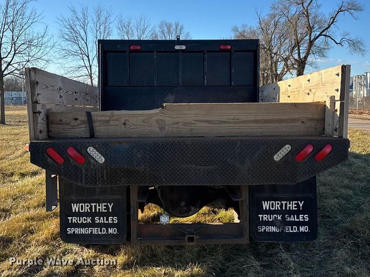 image for item FG0093 2001 International 4700 flatbed truck