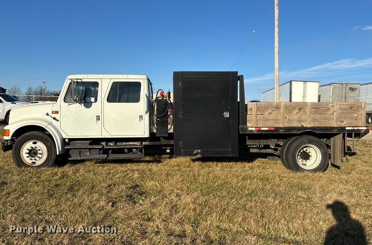 image for item FG0093 2001 International 4700 flatbed truck