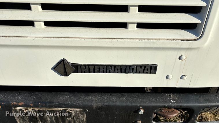 image for item FG0093 2001 International 4700 flatbed truck