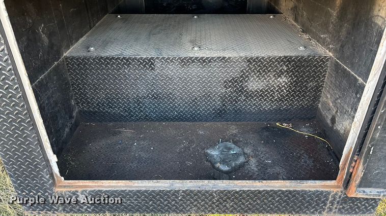 image for item FG0093 2001 International 4700 flatbed truck