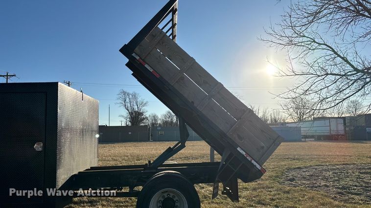 image for item FG0093 2001 International 4700 flatbed truck