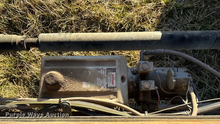 image for item FG0093 2001 International 4700 flatbed truck