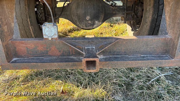 image for item FG0093 2001 International 4700 flatbed truck