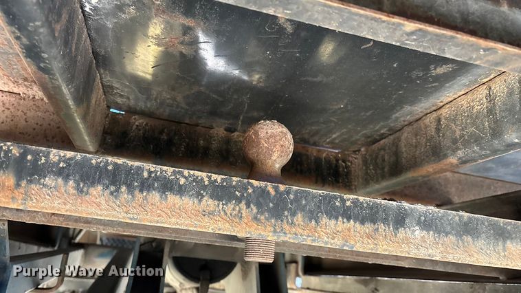 image for item FG0093 2001 International 4700 flatbed truck