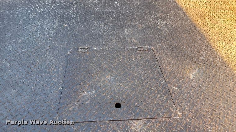 image for item FG0093 2001 International 4700 flatbed truck