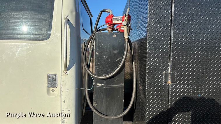 image for item FG0093 2001 International 4700 flatbed truck