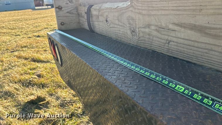 image for item FG0093 2001 International 4700 flatbed truck