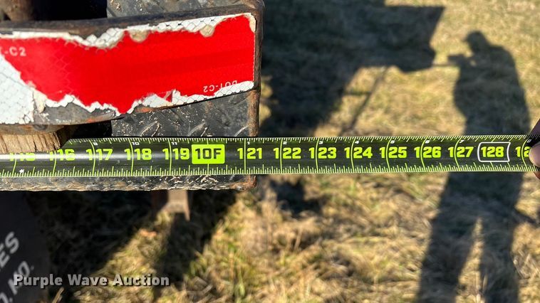 image for item FG0093 2001 International 4700 flatbed truck