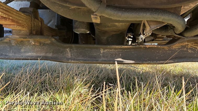 image for item FG0093 2001 International 4700 flatbed truck