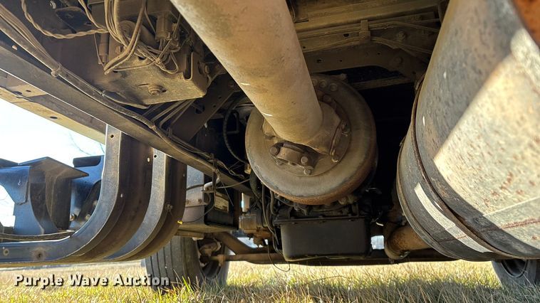 image for item FG0093 2001 International 4700 flatbed truck