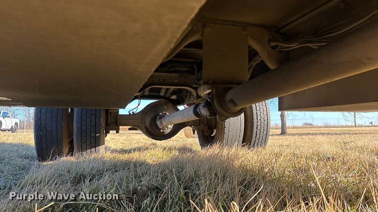 image for item FG0093 2001 International 4700 flatbed truck