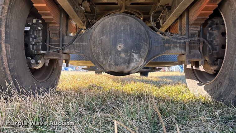 image for item FG0093 2001 International 4700 flatbed truck