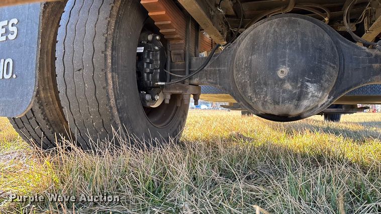 image for item FG0093 2001 International 4700 flatbed truck