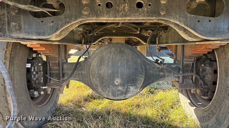 image for item FG0093 2001 International 4700 flatbed truck